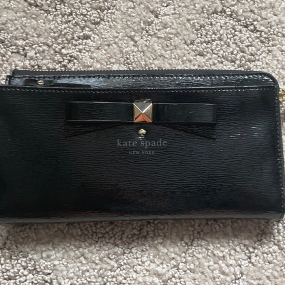 Kate Spade Layton Wristlet Wallet NWT - Picture 1 of 5
